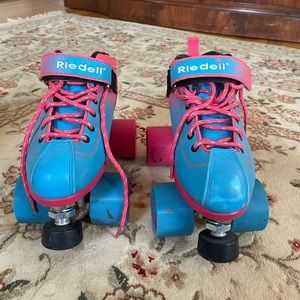 Riedell Rollerskates w/ free knee pads